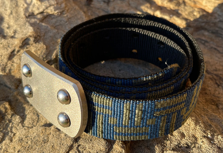 Phantom: 3.5 oz bantam buckle with Gray Man finish and nylon webbing
